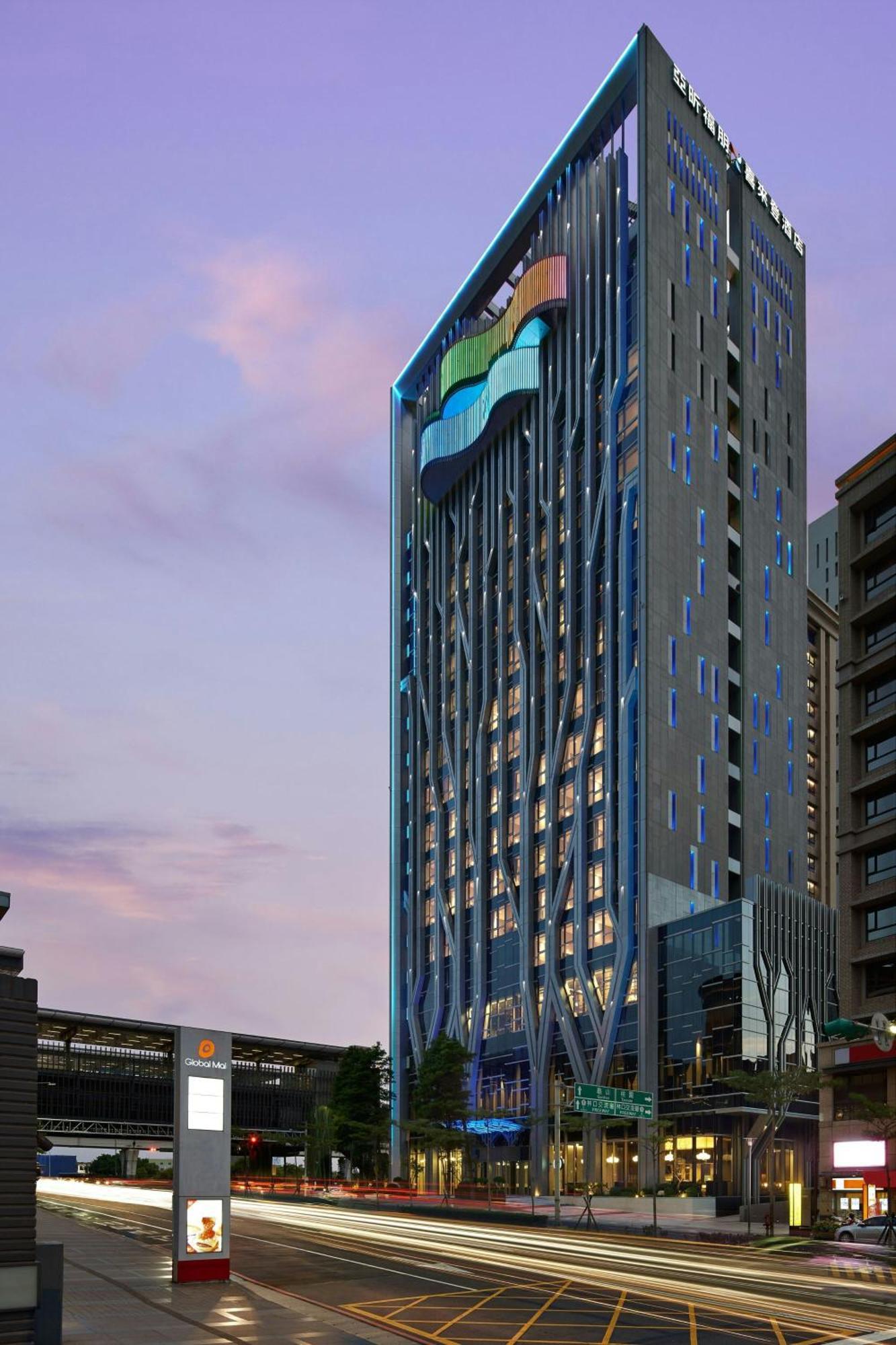 Four Points By Sheraton Линкоу Екстериор снимка