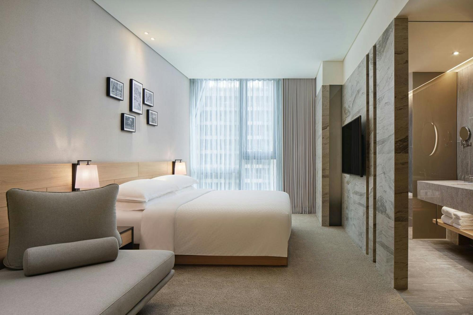 Four Points By Sheraton Линкоу Екстериор снимка
