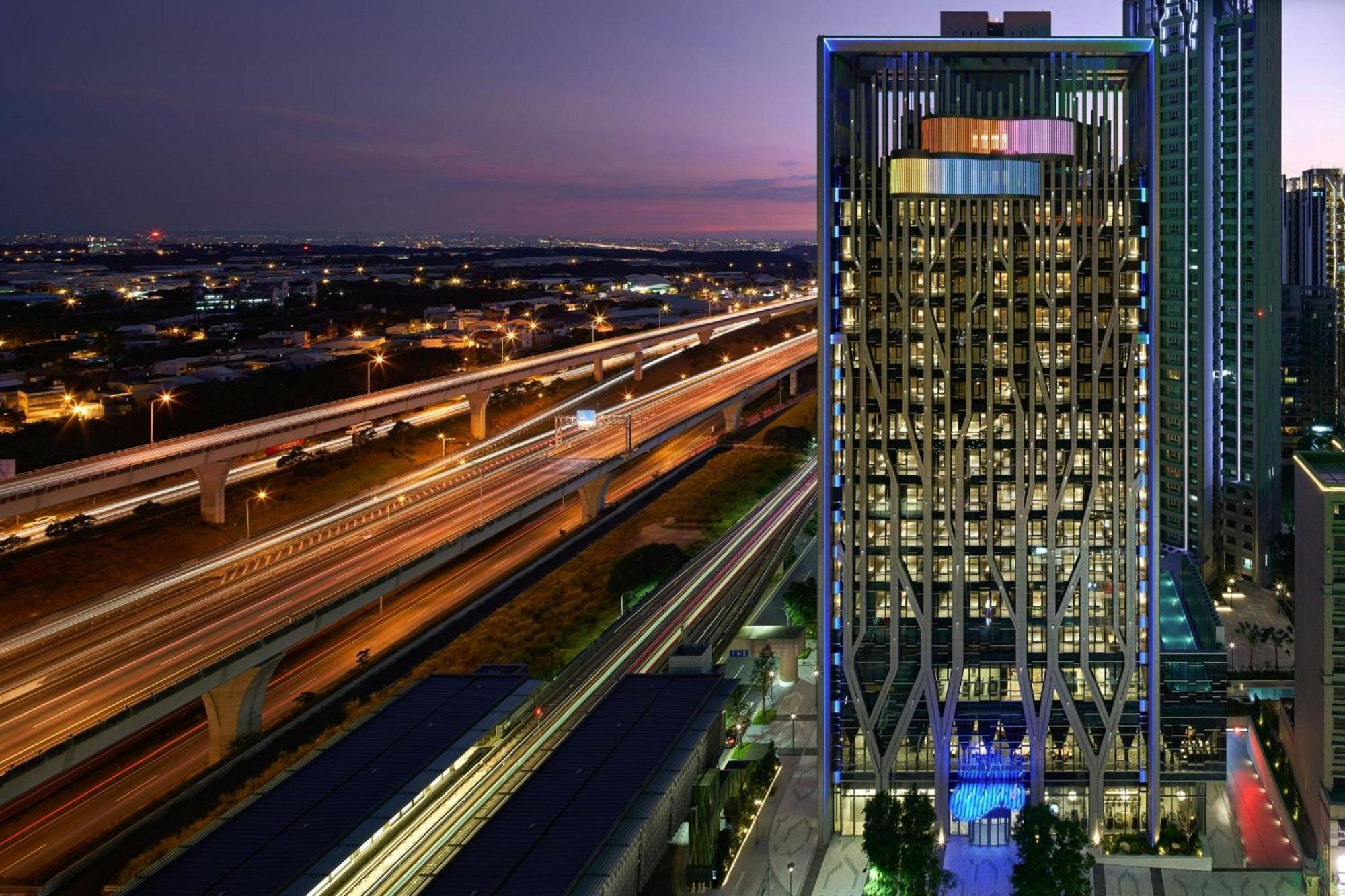 Four Points By Sheraton Линкоу Екстериор снимка