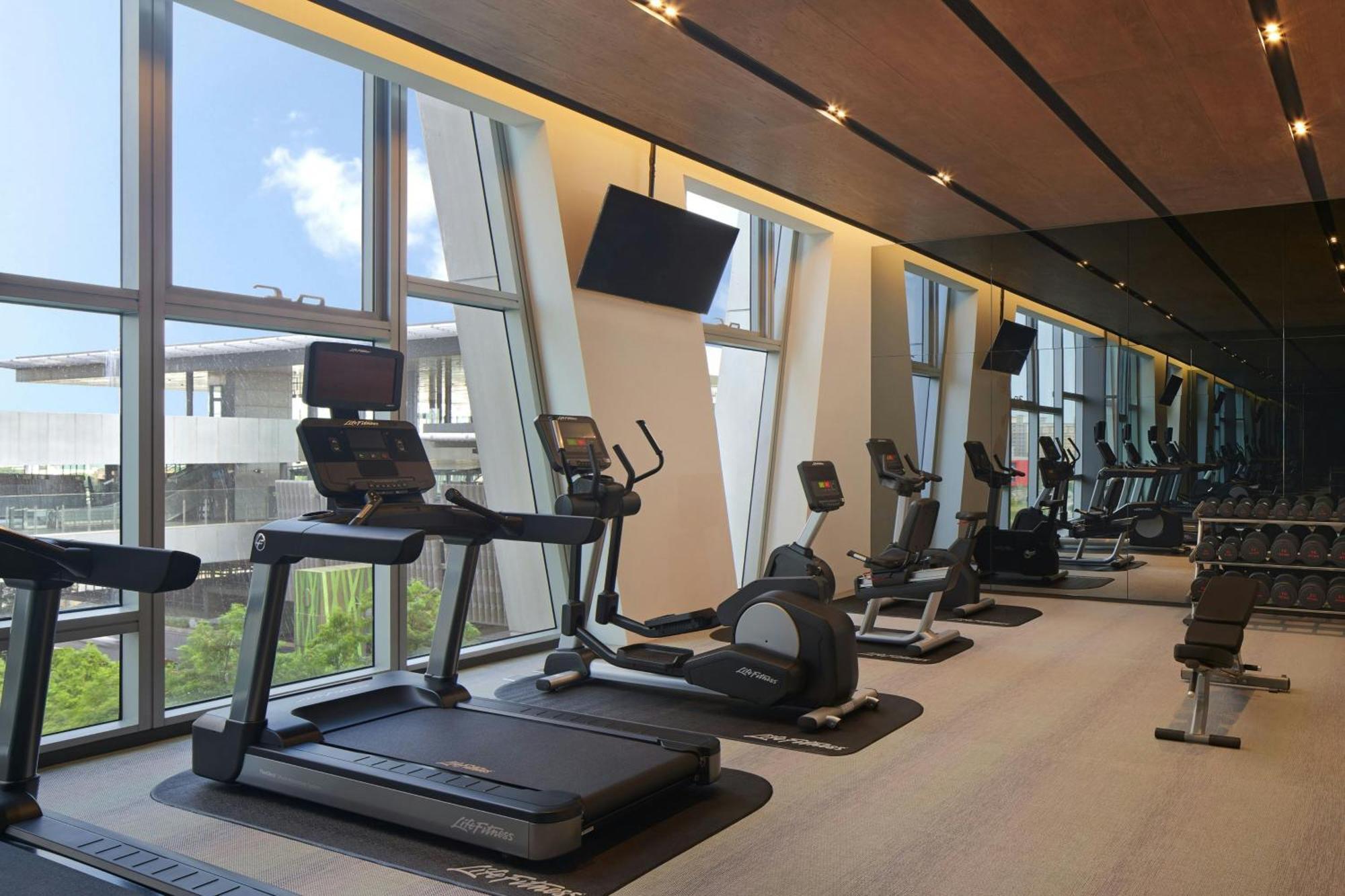 Four Points By Sheraton Линкоу Екстериор снимка