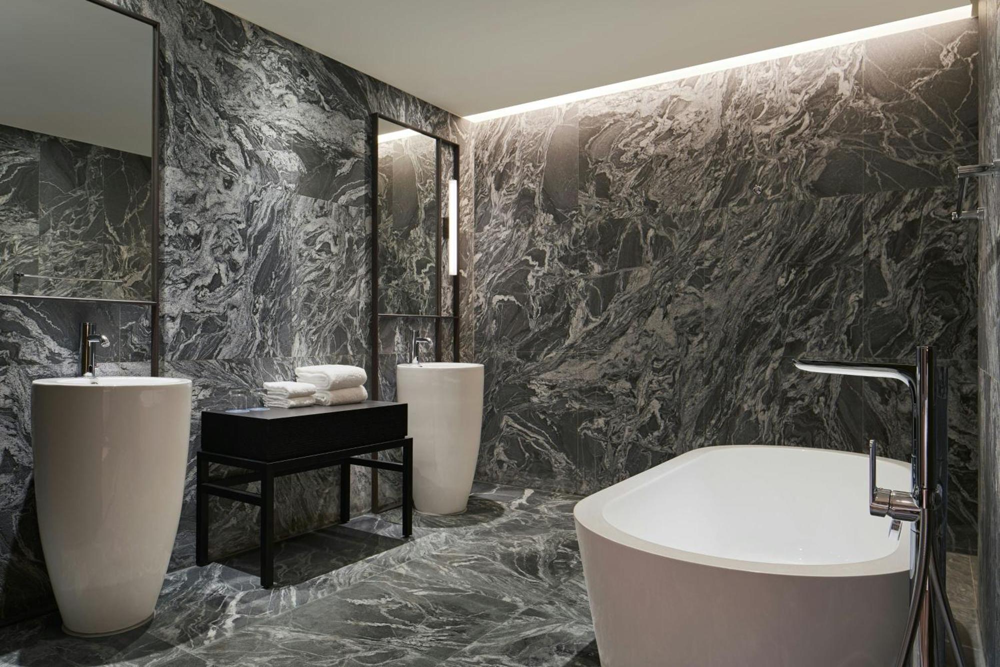 Four Points By Sheraton Линкоу Екстериор снимка