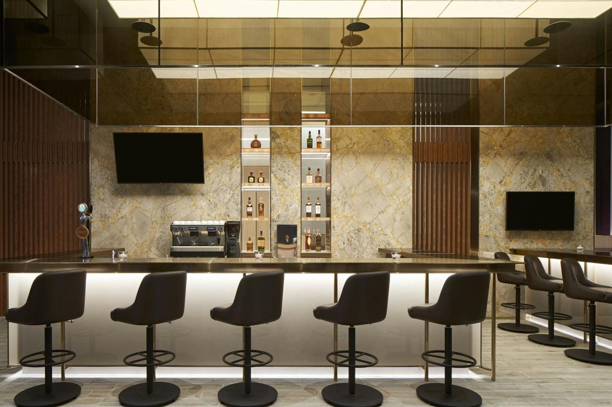 Four Points By Sheraton Линкоу Екстериор снимка