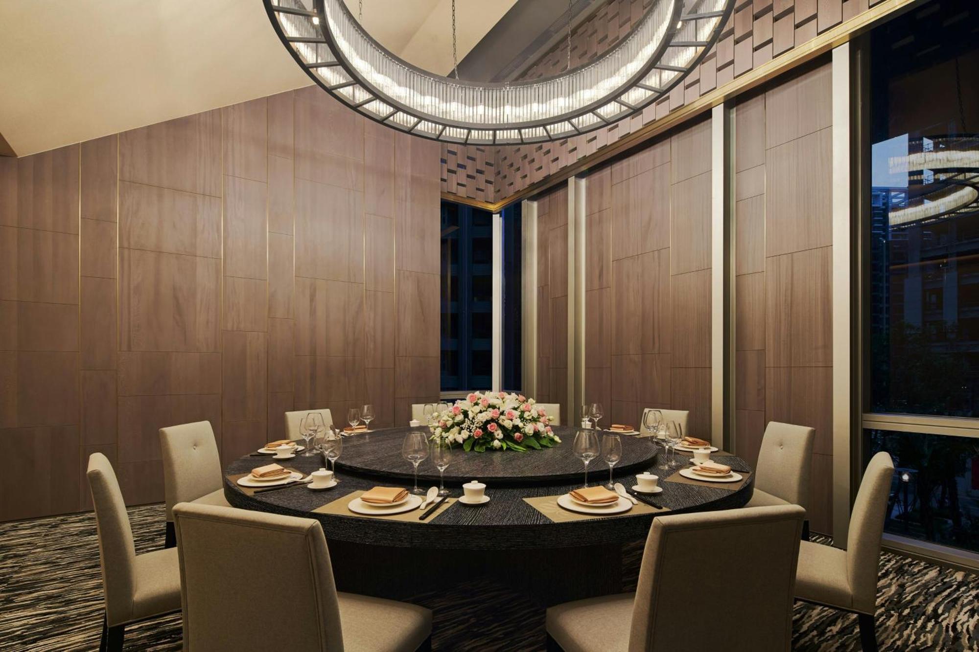Four Points By Sheraton Линкоу Екстериор снимка