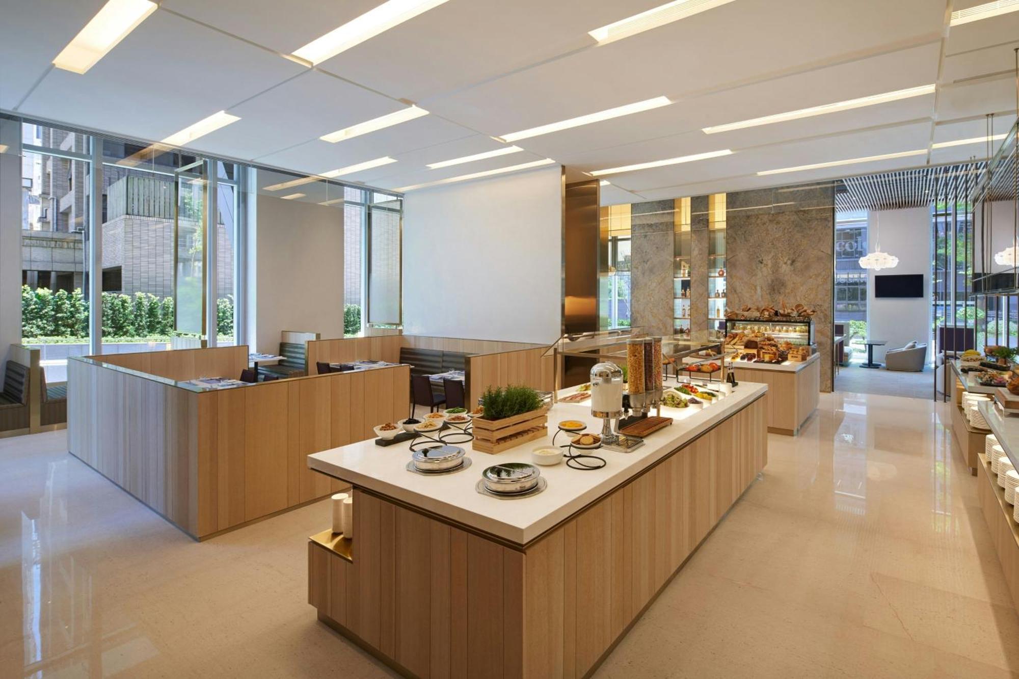 Four Points By Sheraton Линкоу Екстериор снимка